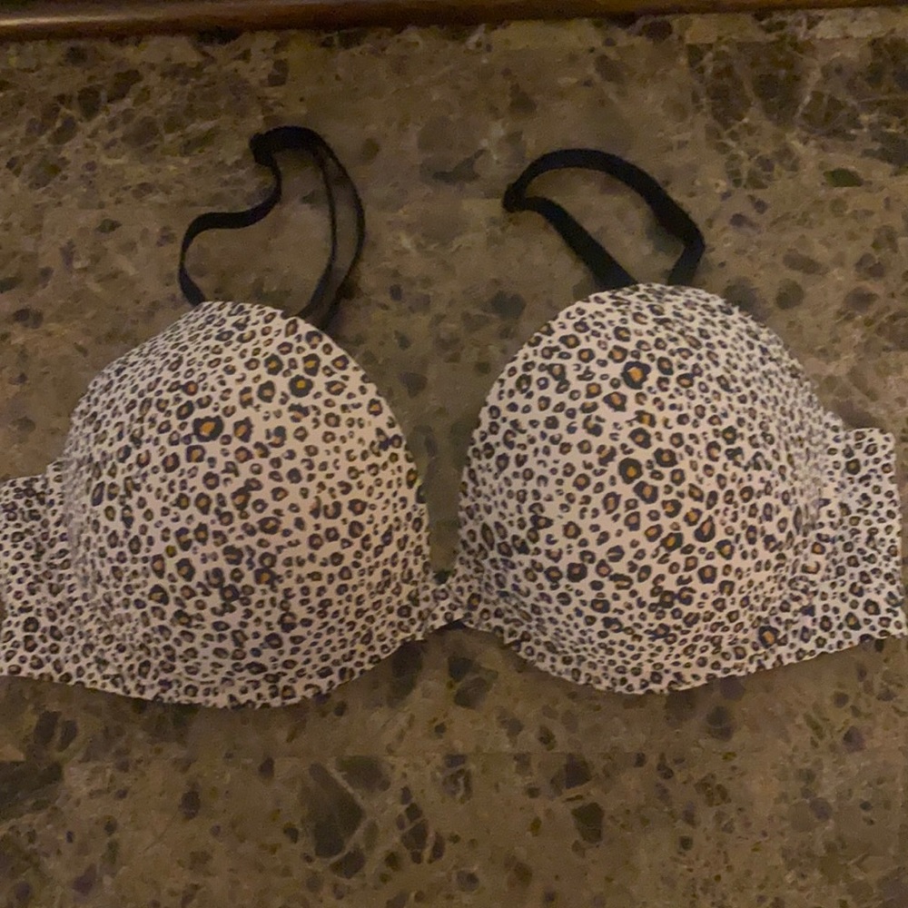 “Victoria’s Secret -Demi Push Up” Bra